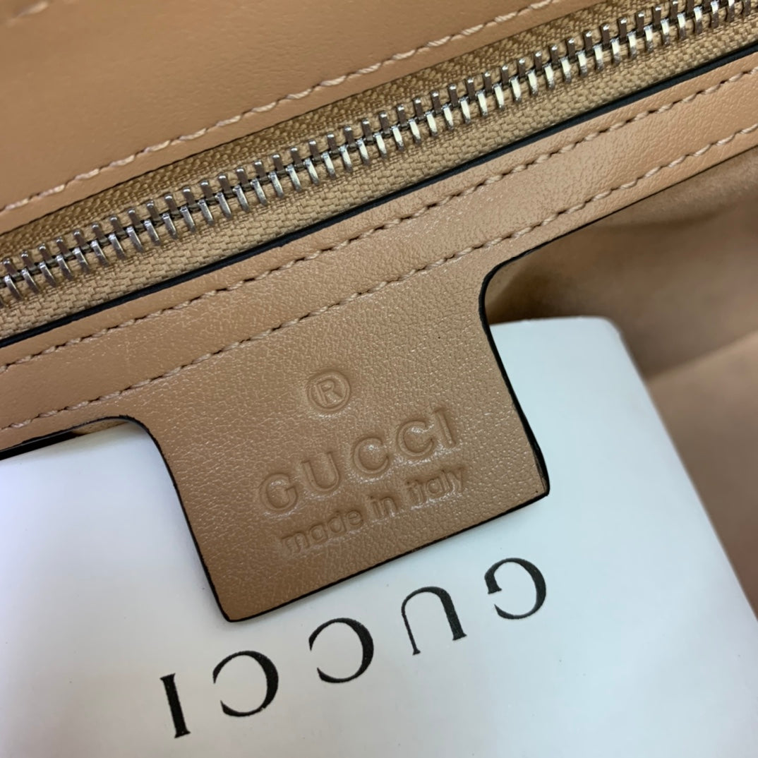 BOLSA GUCCI MARMONT PEQUENA 26