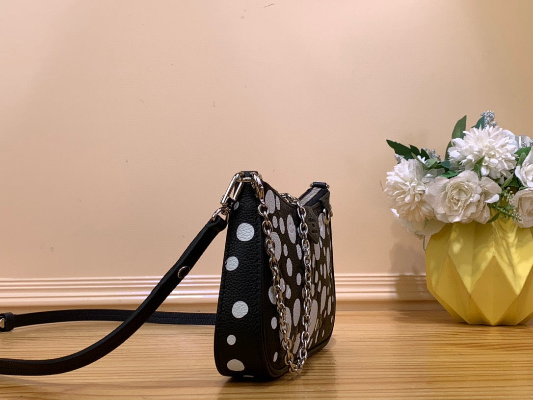 BOLSA LV x YK EASY POUCH COM ALÇA