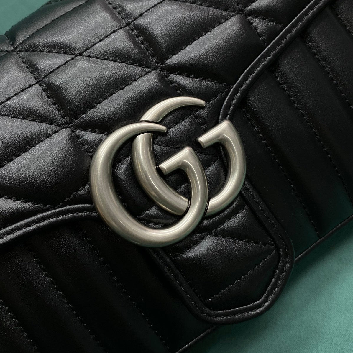 BOLSA GUCCI MARMONT PEQUENA 26